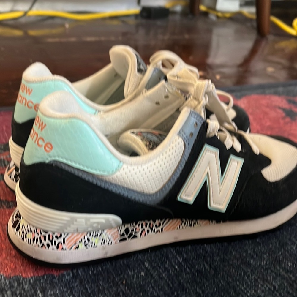 Women’s New Balance 574 Sneakers (Mint Condition!)